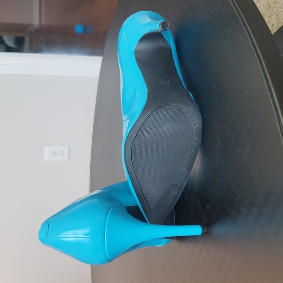 Guess Pumps Size 6.5 - Picture 4 of 5